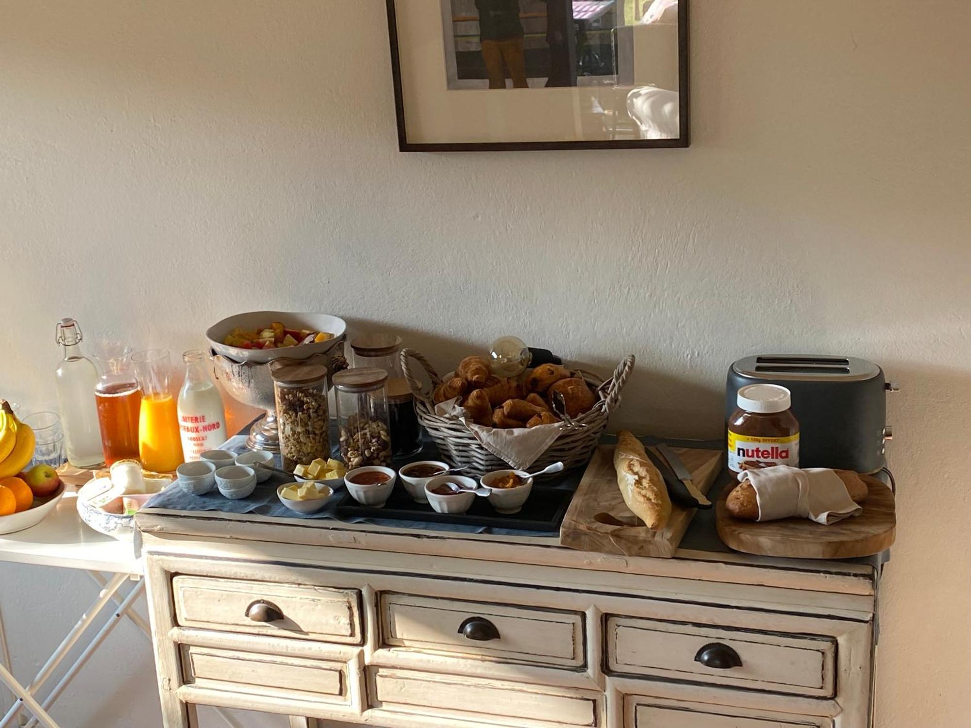Domaine Du Tafiart Bed and Breakfast Sarron Εξωτερικό φωτογραφία